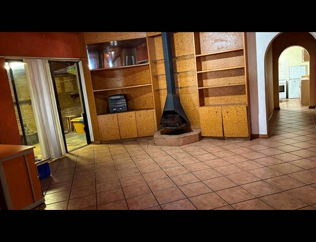 2 BEDROOM HOUSE FOR SALE IN LANSDOWNE